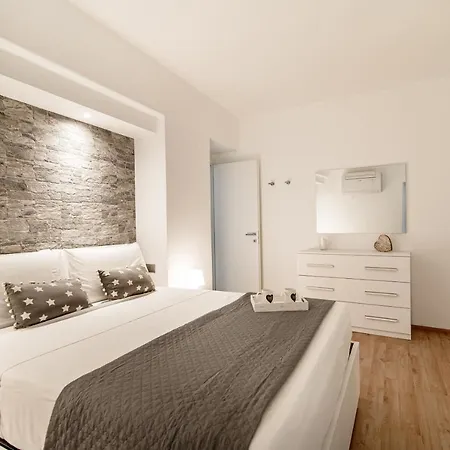 Love's Corner - By Myhomeincomo