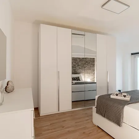 Apartament Love's Corner - By Myhomeincomo *