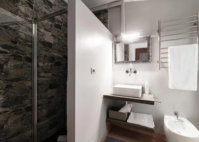 Love's Corner - By Myhomeincomo * Carate Urio