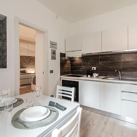 Love's Corner - By Myhomeincomo Apartment Carate Urio