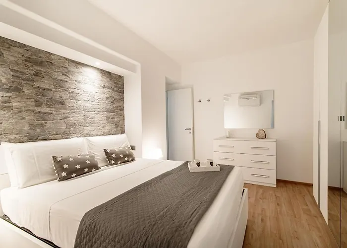 Love's Corner - By Myhomeincomo